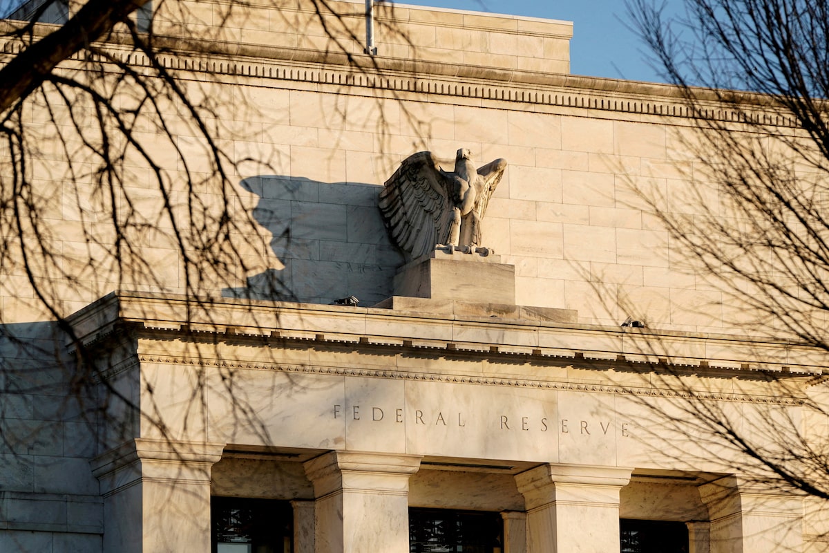 Federal Reserve News Today: Rate Cut Debate and Policy Shifts